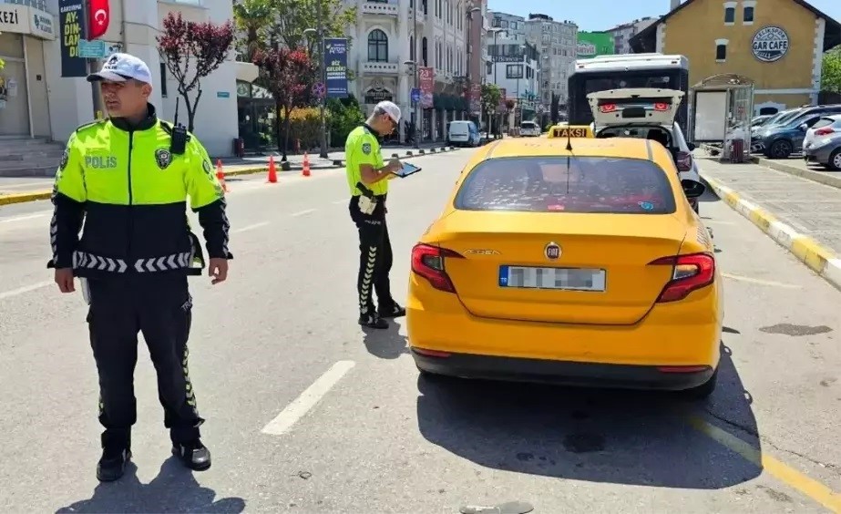 Bandırma’da yüksek ses ile araç kullananlara cezai işlem uygulandı Bandırma İlçe Emniyet Müdürlüğü ekipleri, ilçede iki gün boyunca çeşitli
