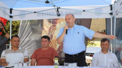 Gönen Belediye Başkanı İbrahim Palaz, vatandaşlarla bir araya gelerek istek