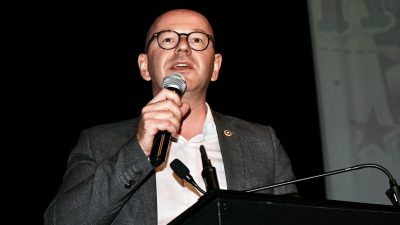 CHP Balıkesir Milletvekili Serkan Sarı, AKP iktidarının ilaç politikalarını eleştirdi.