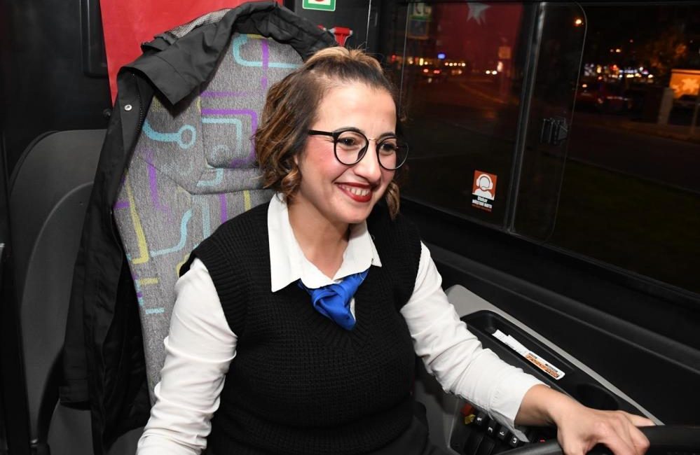 Balıkesir’de kadınlara durak yok Balıkesir Büyükşehir Belediyesi, “Kadınlara Durak Yok” uygulamasıyla BTT otobüslerinde seyahat