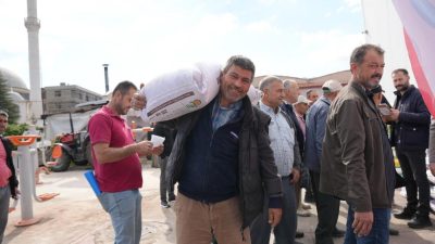 Balıkesir Büyükşehir Belediyesi ve Sındırgı Belediyesi iş birliğiyle düzenlenen çiftçi