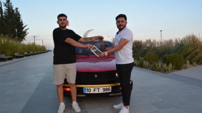 Balıkesir’de iki genç, ilginç bir takas gerçekleştirdi. Ümit Macan, yeni