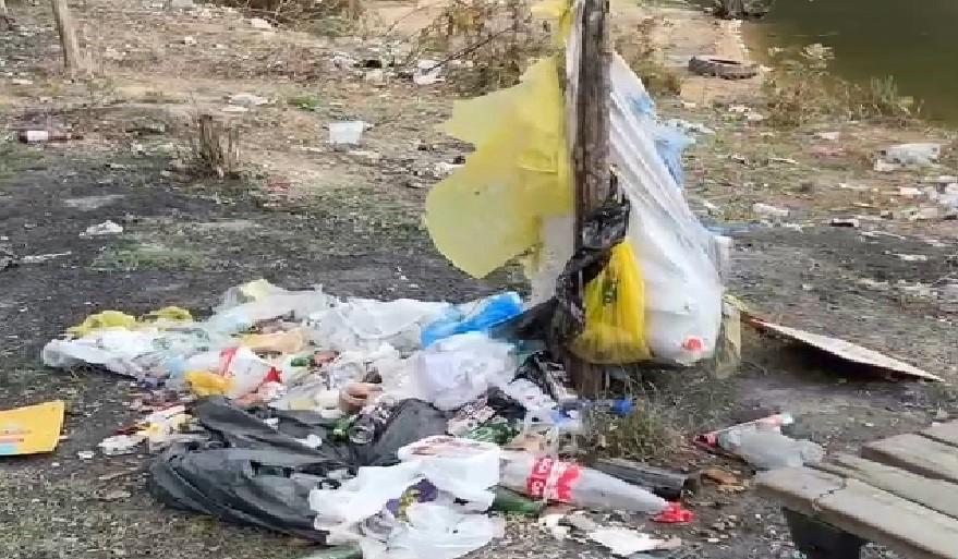 Erdek Kapıdağ Yarımadası’nda çevreye duyarsızlık: Temizlik vatandaşa kaldı Kapıdağ Yarımadası’nda bulunan gölet ve manastır çevresi, çevre kirliliği nedeniyle