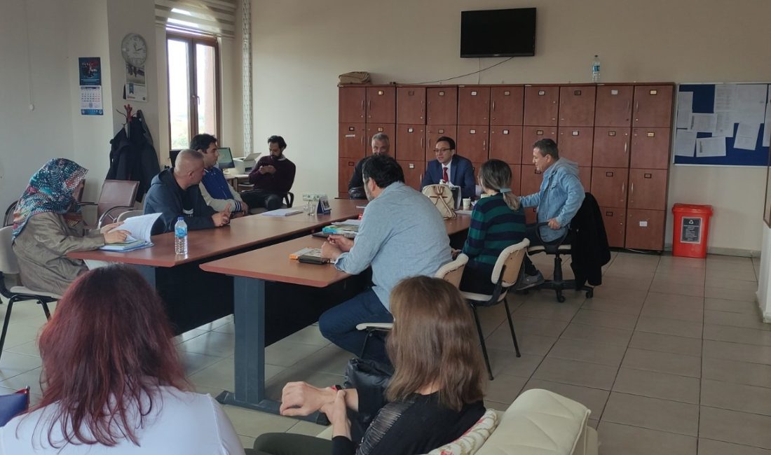 Bandırma’da eğitimi güçlendirme toplantısı Bandırma’da Şehit Mehmet Günenç Anadolu Lisesi’ni ziyaret eden İlçe Milli