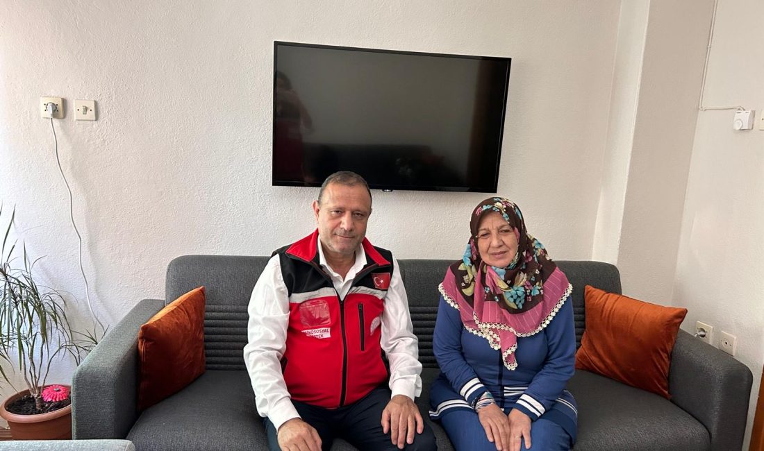 Bandırma’da Şehit Öğretmen Piliç’in ailesine 24 Kasım ziyareti Bandırma Sosyal Hizmet Merkezi Müdürlüğü, 24 Kasım Öğretmenler Günü dolayısıyla