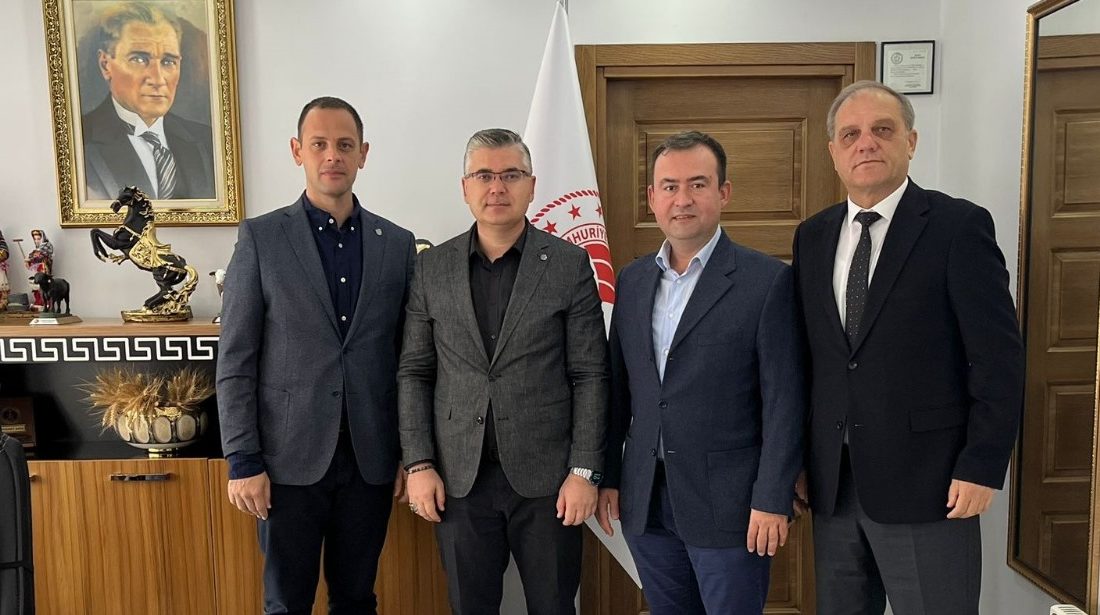 Bandırma Ticaret Borsası yöneticilerinden Müdür Alkan’a ziyaret Balıkesir İl Tarım ve Orman Müdürü Erkan Alkan’ı ziyaret eden