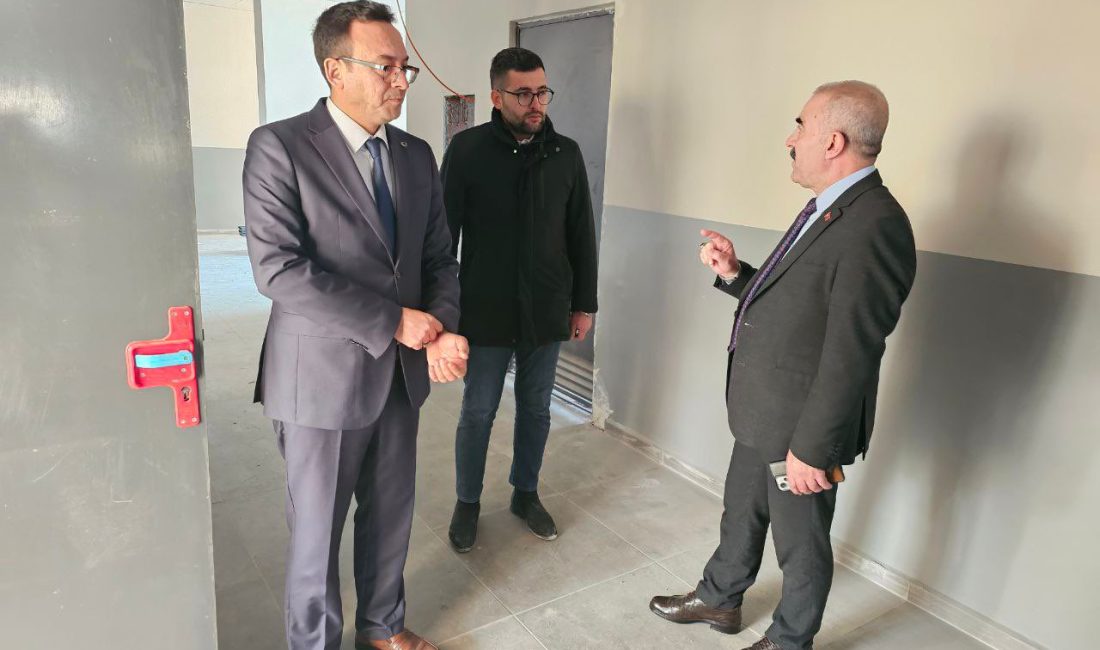 Müdür Demir’den Bandırma’daki yeni eğitim yatırımına ziyaret Balıkesir İl Millî Eğitim Müdürü Murat Demir, yapımı devam eden