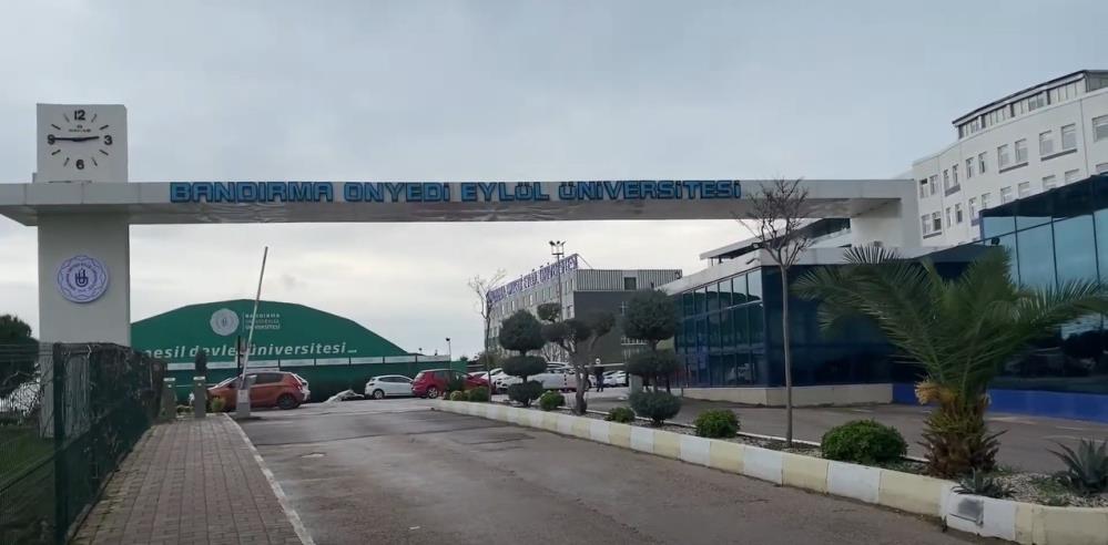 Bandırma Onyedi Eylül Üniversitesi ana girişi için 27 milyon liralık kapı ihalesi Tasarruf tedbirlerinin gündemde olduğu bir dönemde Balıkesir’de bulunan Bandırma Onyedi