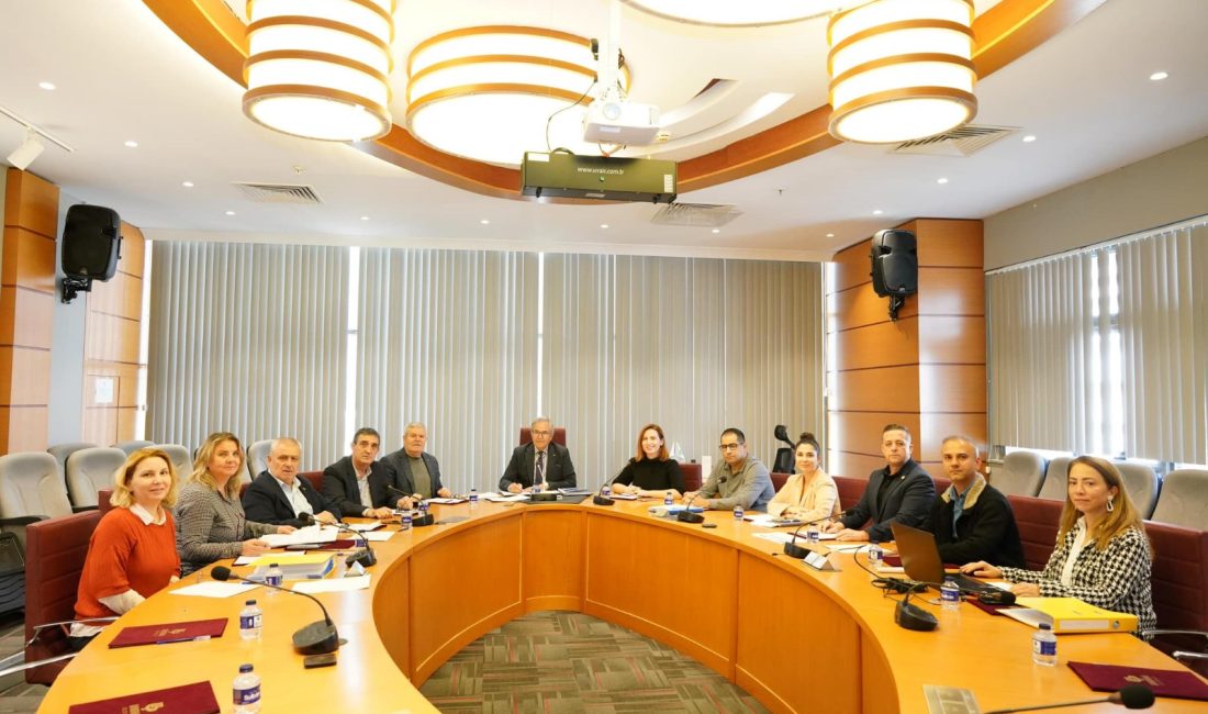 Bandırma Belediyesi çalışmalar ve projeleri masaya yatırdı Bandırma Belediyesi, gerçekleştirdiği Encümen Toplantısı’nda ilçede yapılacak çalışmalar ve projeler