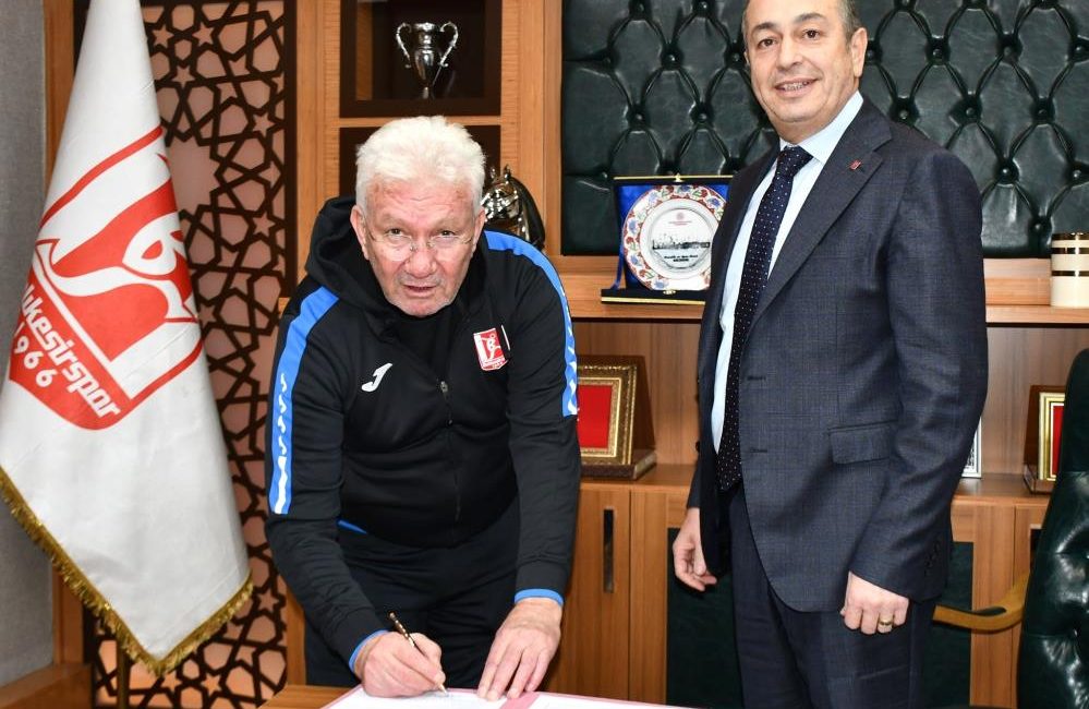 TFF 3. Lig ekiplerinden Balıkesirspor 2013-2014 sezonunda kırmızı-beyazlı ekibi Süper