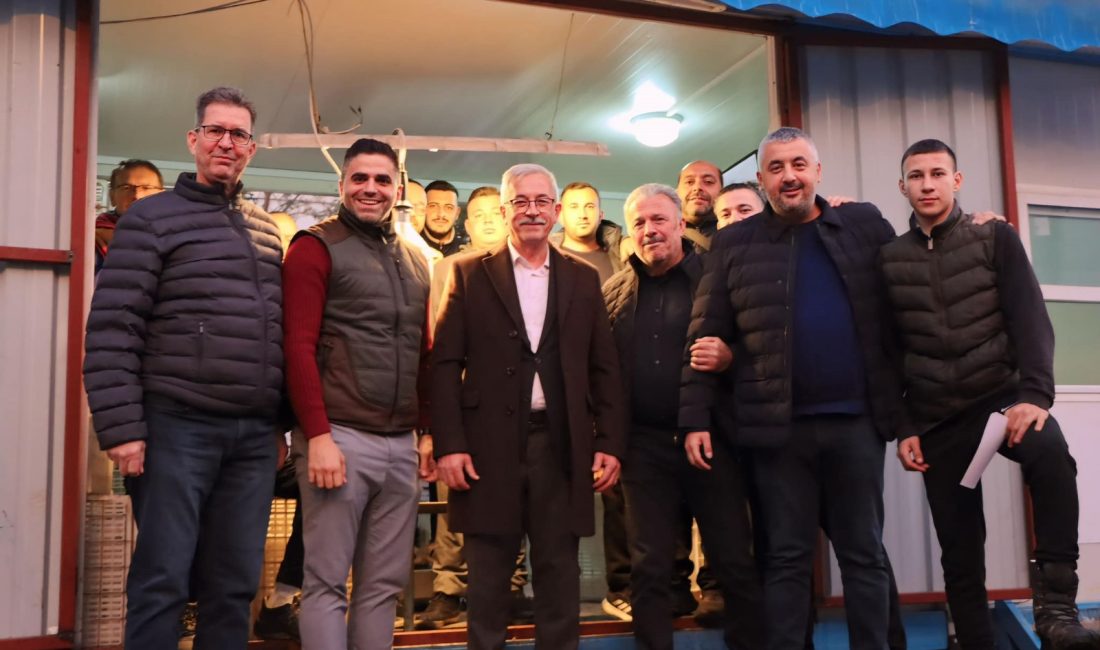 Başkan Karışık, zeytin üretimi hakkında bilgilendirildi Zeytin alım noktasında zeytin üreticileriyle bir araya gelen Erdek Belediye