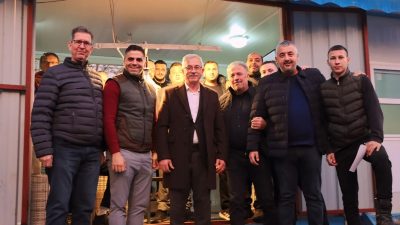 Zeytin alım noktasında zeytin üreticileriyle bir araya gelen Erdek Belediye
