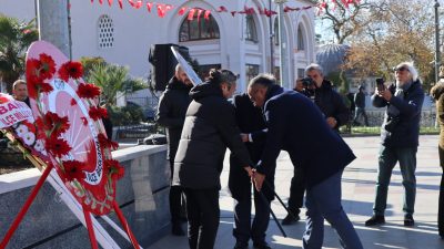 CHP Bandırma, Öğretmenler Günü’nde düzenlediği törende eğitimdeki sorunları gündeme taşıyarak,