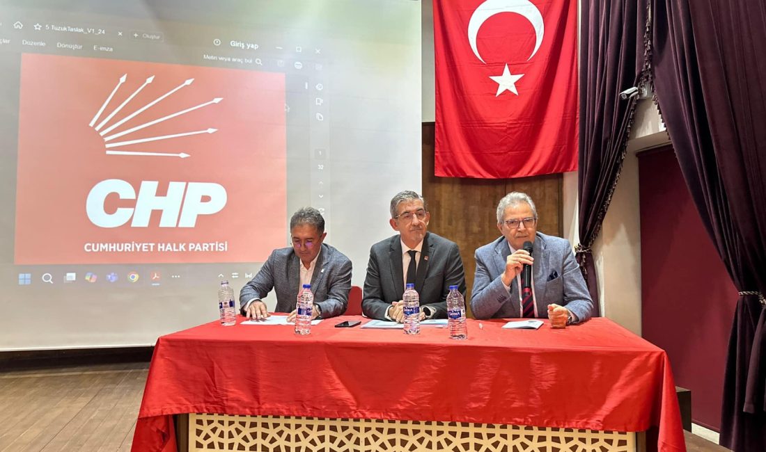 CHP Bandırma’da yeni üyelerle güçleniyor CHP Balıkesir İl Başkanlığı öncülüğünde Bandırma’da gerçekleştirilen toplantıda, parti tüzüğü