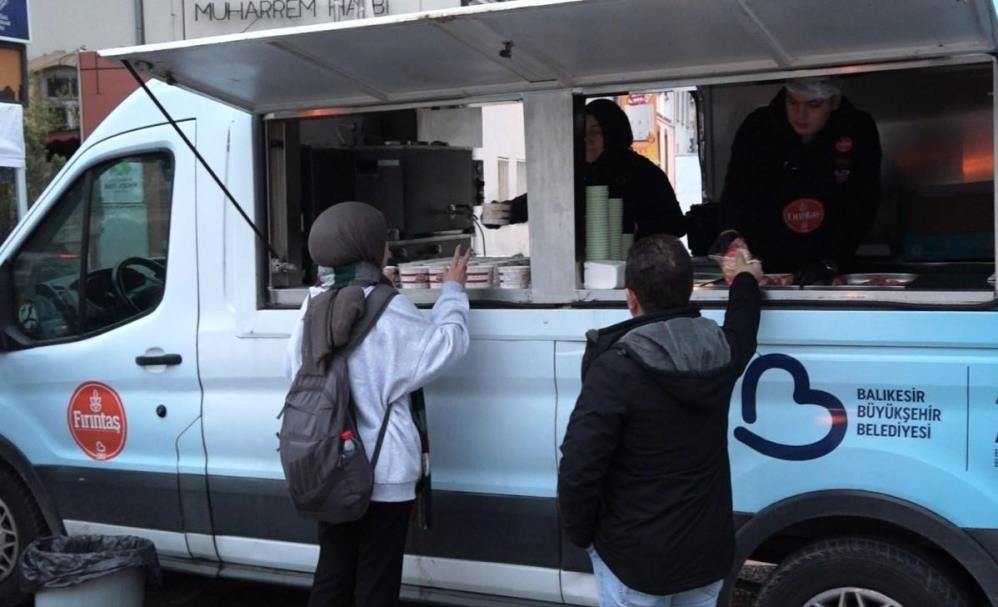 Balıkesir’de ‘Günaydın Çorbası’ 25 bin kişinin içini ısıttı Balıkesir Büyükşehir Belediyesi “Günaydın Çorbası” projesiyle yaklaşık 25 bin kişinin