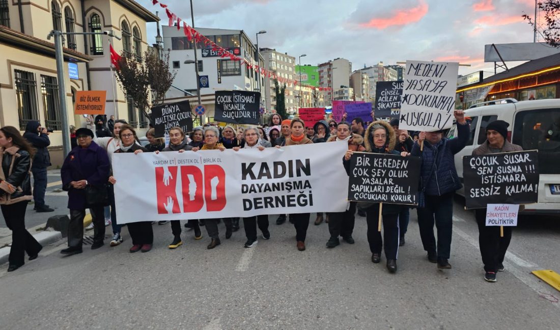 Kadınlar, 25 Kasım’da Bandırma’da şiddete karşı birleşti 25 Kasım Kadına Yönelik Şiddete Karşı Uluslararası Mücadele Günü’nde Bandırmalı