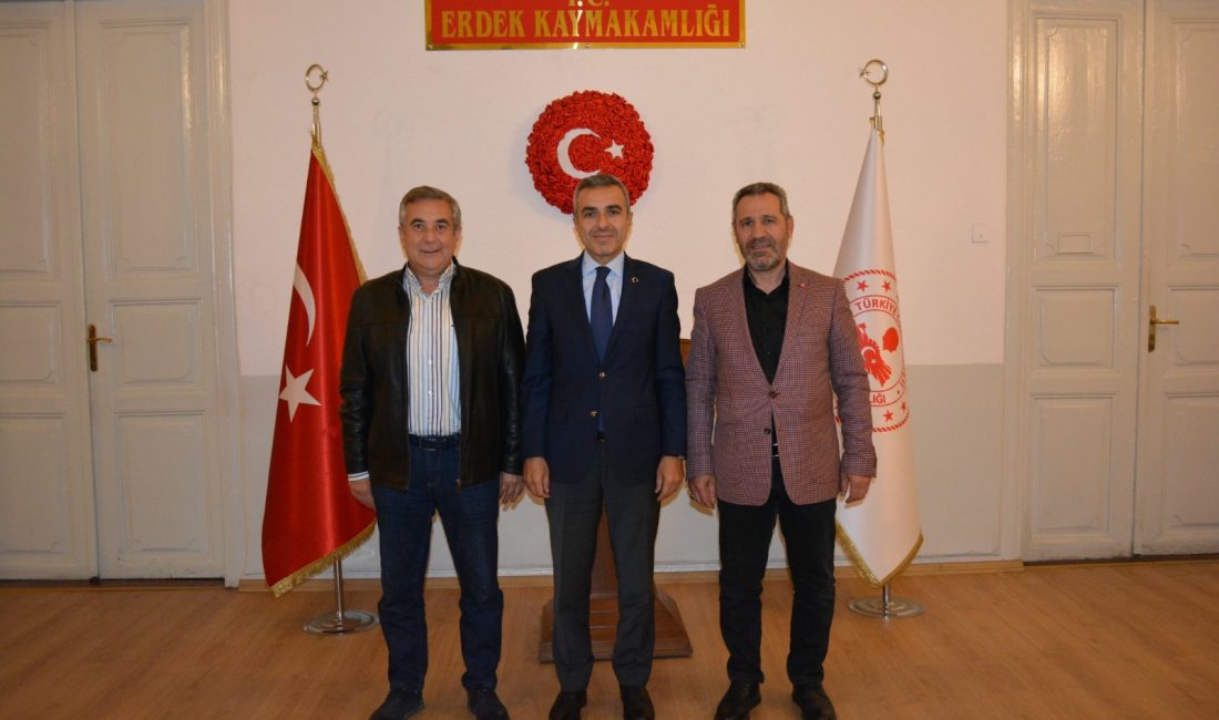 Kaymakam Atasoy veda ziyaretlerini kabul etti Beyoğlu Kaymakamı olarak atanan Erdek Kaymakamı Atakan Atasoy, yeni görev