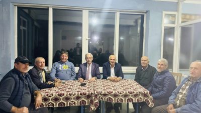 Ballıpınar Mahallesi’nde vatandaşlarla buluşan Erdek Belediye Başkanı Burhan Karışık, vatandaşların