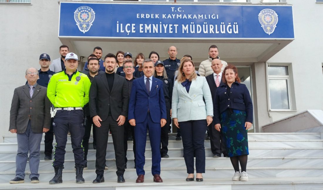 Kaymakam Atasoy, kolluk kuvvetleriyle vedalaştı Erdek’teki görev süresinin son günlerinde güvenlik güçlerine veda ziyaretlerine devam