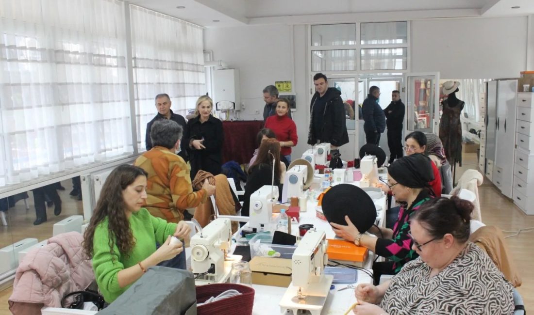 Susurluk’un projeleri görüşüldü Susurluk’u ziyaret eden Balıkesir Büyükşehir Belediyesi Genel Sekreter Yardımcısı Aslı