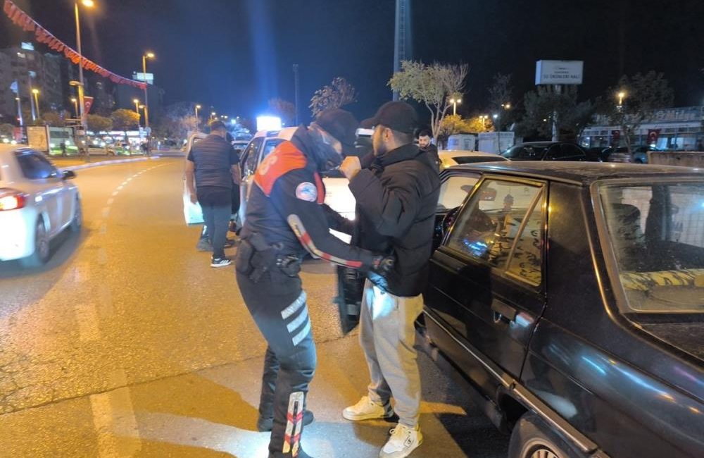 Balıkesir’de polis ekipleri tarafından yapılan bir haftalık kapsamlı denetimlerde aranan
