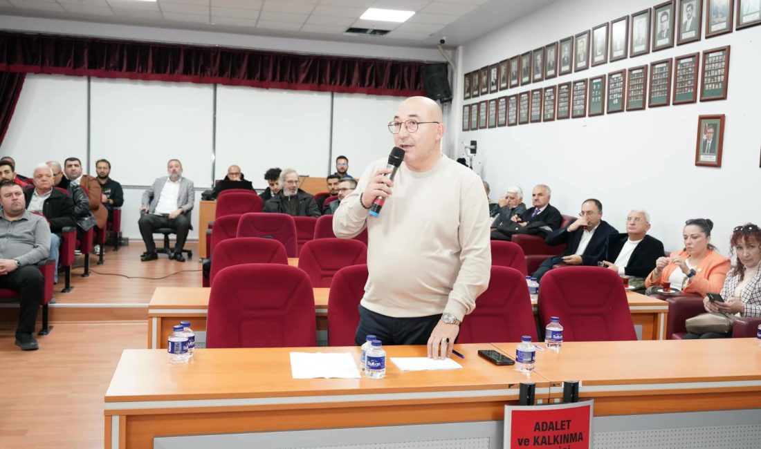 Bandırma Belediye Meclisi’nde Çolak’tan Büyükşehir’e Eleştiri Bandırma Belediye Meclisi’nde konuşan AK Partili Abdullah Çolak, Balıkesir Büyükşehir’in