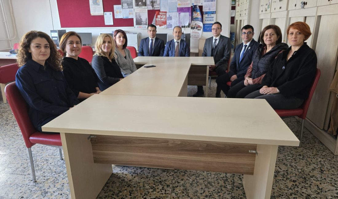 Bandırma Kaymakamı, meslek lisesi öğrencileriyle buluştu Haydar Çavuş Mesleki ve Teknik Anadolu Lisesi’ni ziyaret eden Bandırma
