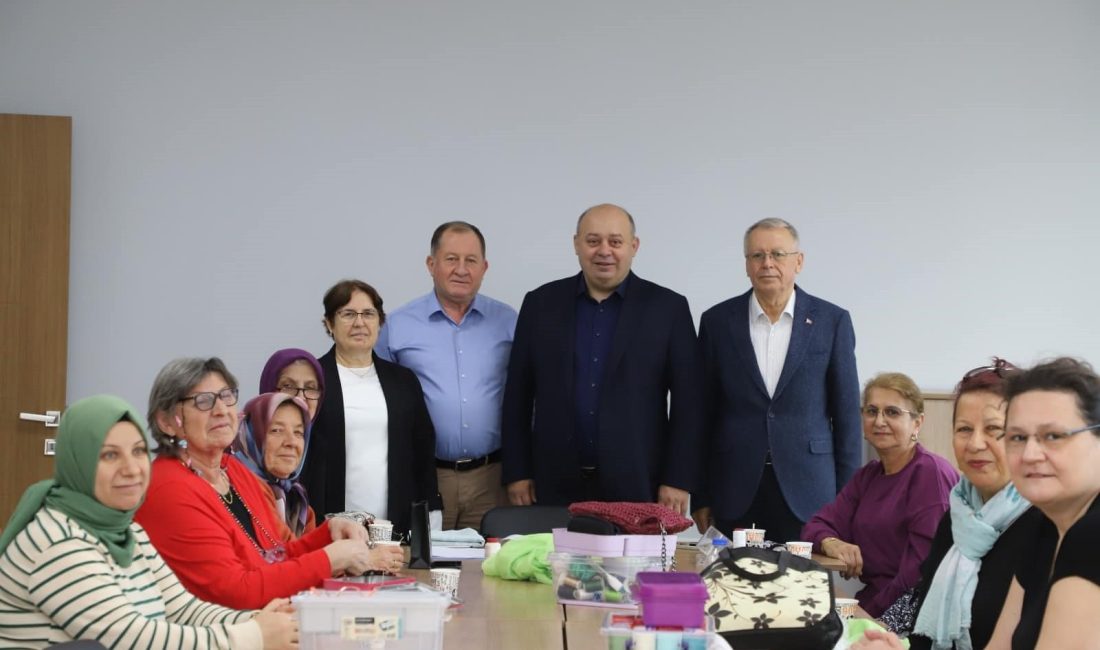 Başkan Palaz’dan kadın gücüne tam destek İğne oyası kursiyerlerini ziyaret eden Gönen Belediye Başkanı İbrahim Palaz,