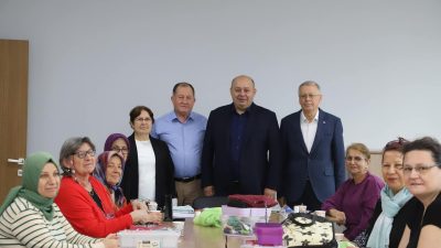 İğne oyası kursiyerlerini ziyaret eden Gönen Belediye Başkanı İbrahim Palaz,
