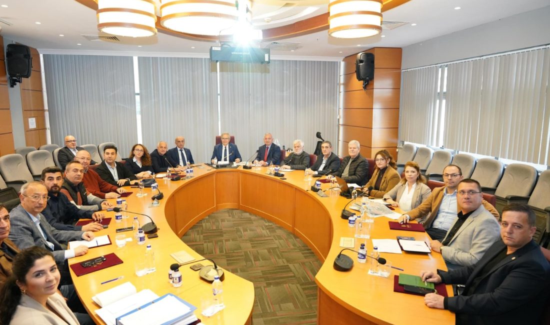 Bandırma projeleri değerlendirilerek yeni çalışmalar için adımlar atıldı Bandırma Belediye Başkanı Dursun Mirza, belediye yöneticileriyle bir araya gelerek
