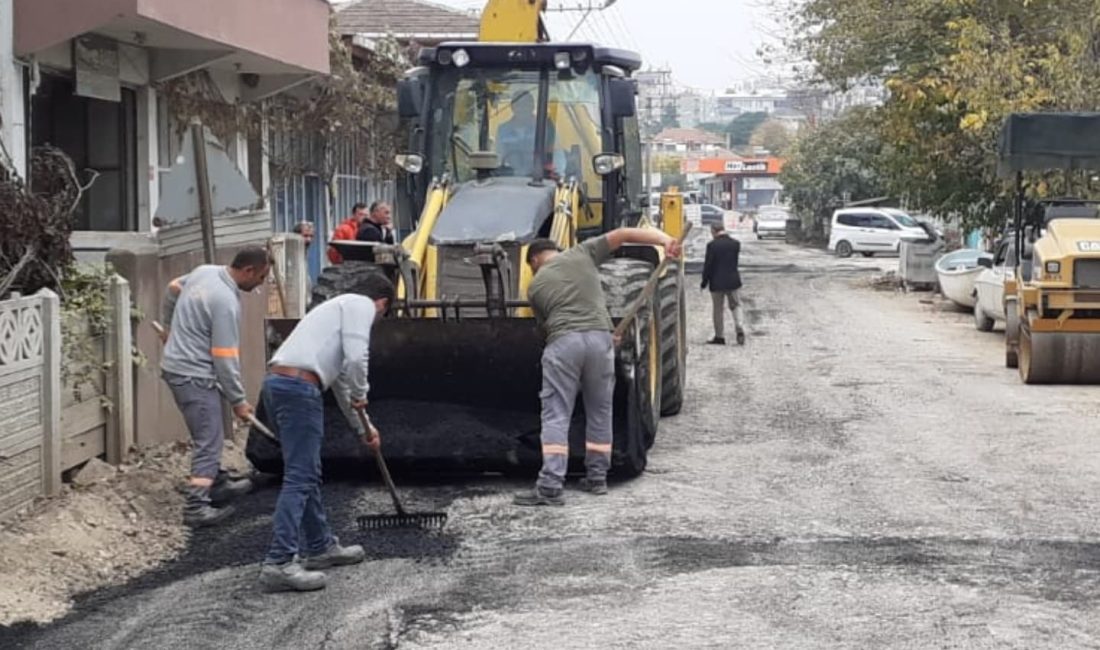 Asfalt yama çalışmalarıyla Manyas’ın yolları yenileniyor Manyas’ta başlatılan asfalt yama çalışmalarına sanayi bölgesinde start verildi. Manyas