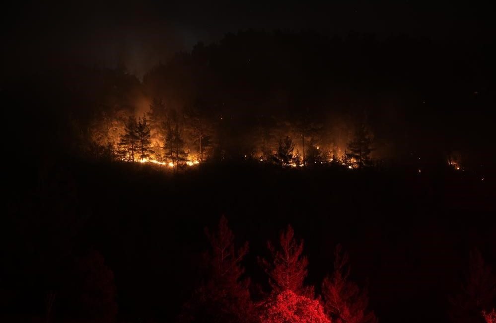Balıkesir ile Bursa sınırındaki orman yangını kontrol altında Bursa’nın Büyükorhan ilçesi kırsalında başlayıp Balıkesir’in Dursunbey ilçesinde devam eden