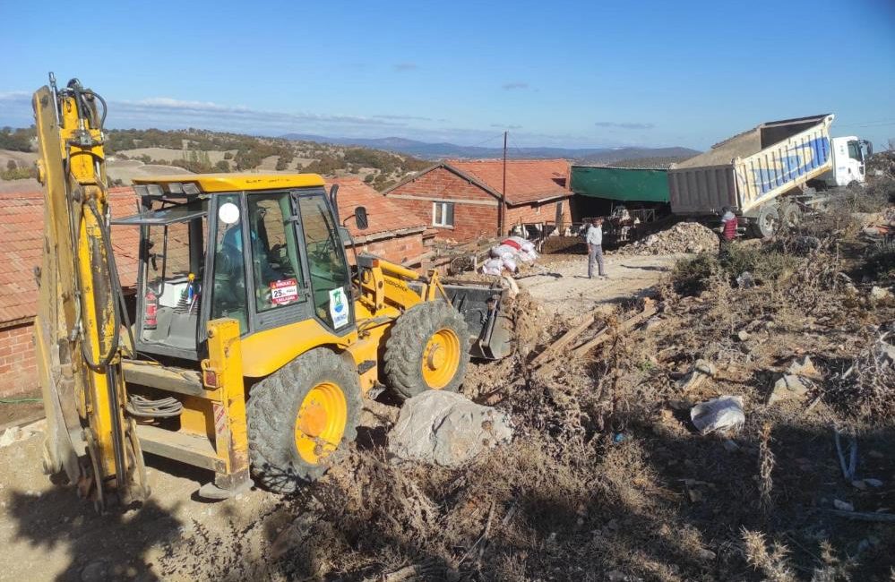 İvrindi’de yol, altyapı ve bakım çalışmalarında büyük adım İvrindi Belediye Başkanı Önder Lapanta, ilçe merkezi ve kırsaldaki altyapı