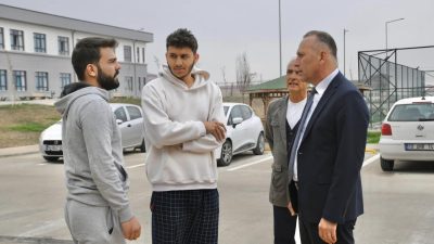 Ayhan Songar Yurdu ve Zağnos Paşa Yurdu’ndaki öğrencilerle bir araya