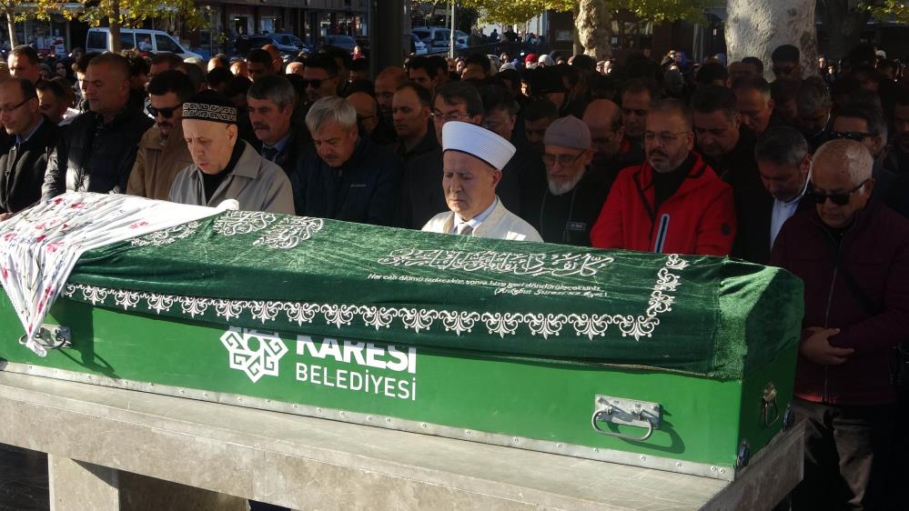 Scooter kazasında hayatını kaybeden Ecem Sultan Çamlı son yolculuğuna uğurlandı İstanbul’da havacılık teknolojisi alanında faaliyet gösteren bir şirkette mühendis olarak