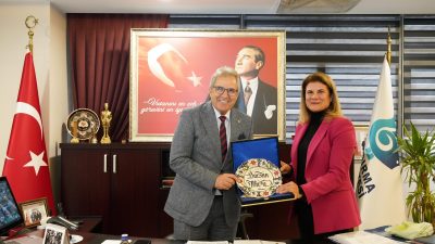 Eski İYİ Parti Balıkesir İl Başkanı Özlem Ural beraberinde İYİ
