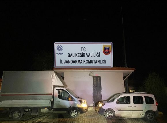 Ayvalık’ta, yasa dışı yollarla Yunanistan’ın Midilli Adası’na gitmek isteyen 23