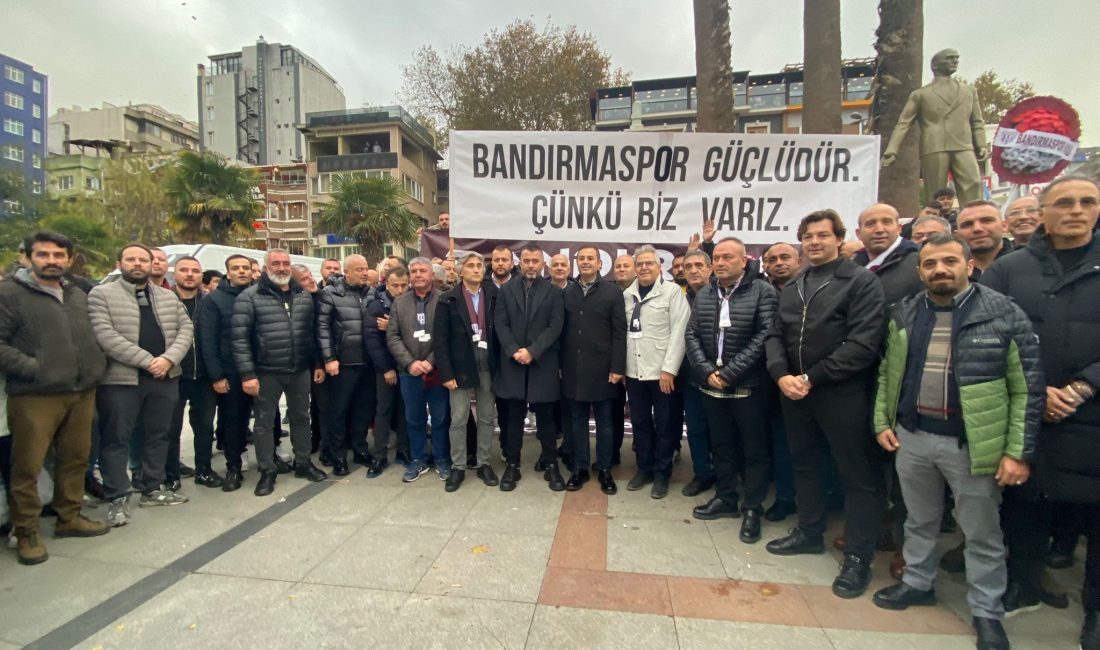 Bandırmaspor stadyumu için komite kurulacak Bandırmaspor Kulübü, Cumhuriyet Meydanı’nda stadyum talebi ve kulübe destek amacıyla