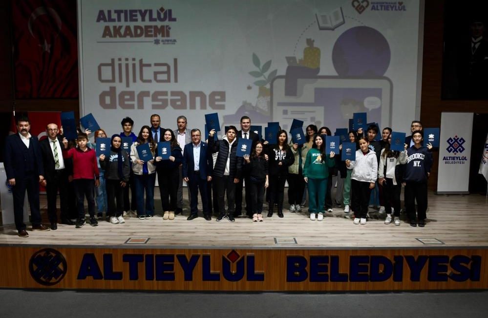 Altıeylül’den öğrencilere akademi dijital dershane Altıeylül Belediyesi, Gençlik ve Spor Hizmetleri Müdürlüğü tarafından Altıeylül’deki öğrencilere