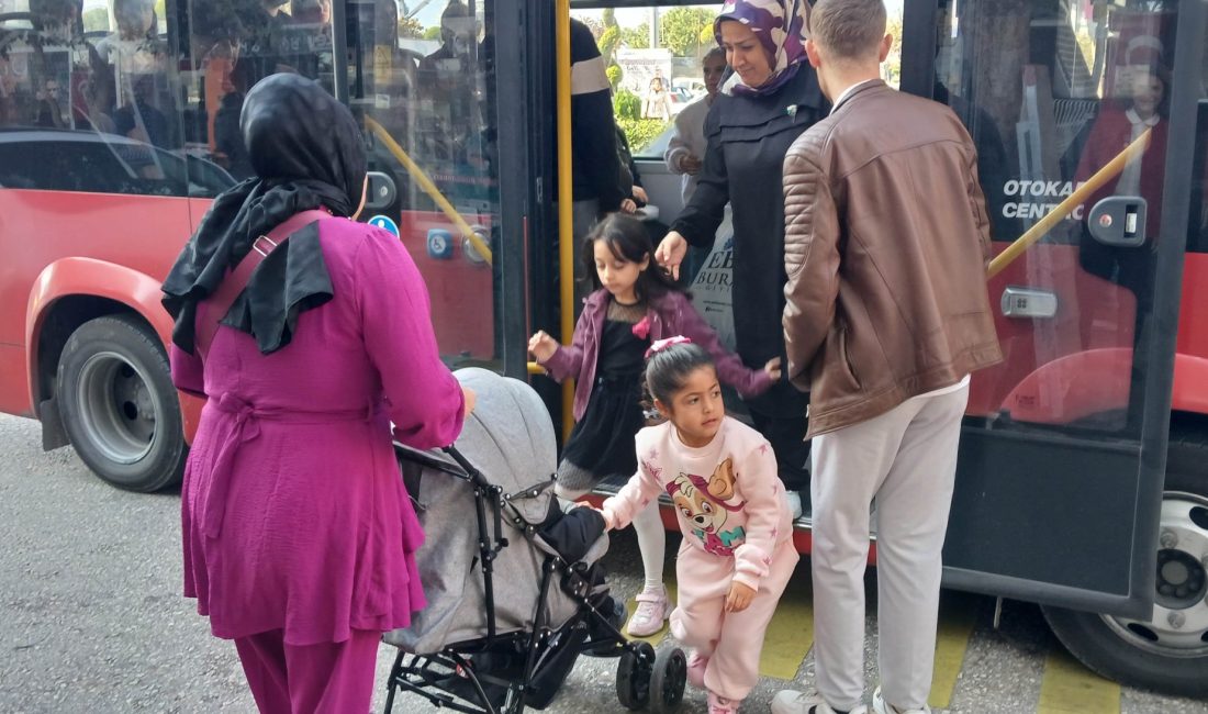 TEK KAPILI OTOBÜSLER YETERSİZ KALIYOR Önceki Balıkesir Büyükşehir Belediyesi tarafından eski halk otobüsleri yerine gönderilmiş