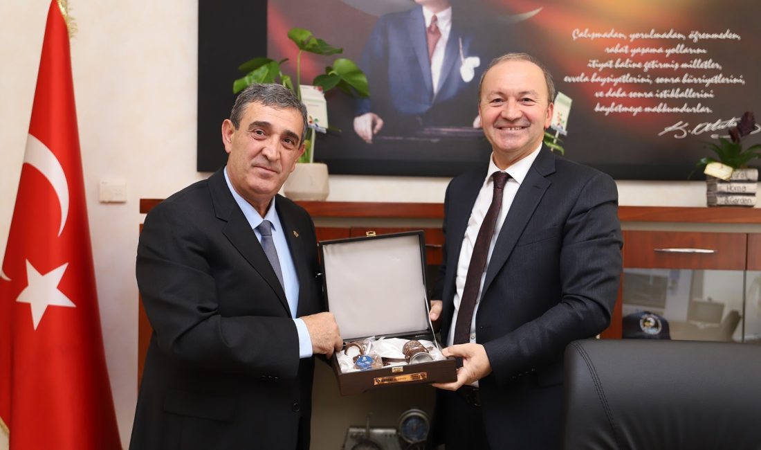 Başkan Vekili Elmastaş’tan Prof. Dr. Erçakar’a hayırlı olsun ziyareti Bandırma Belediye Başkan Vekili Erhan Elmastaş ve Belediye Meclis Üyesi