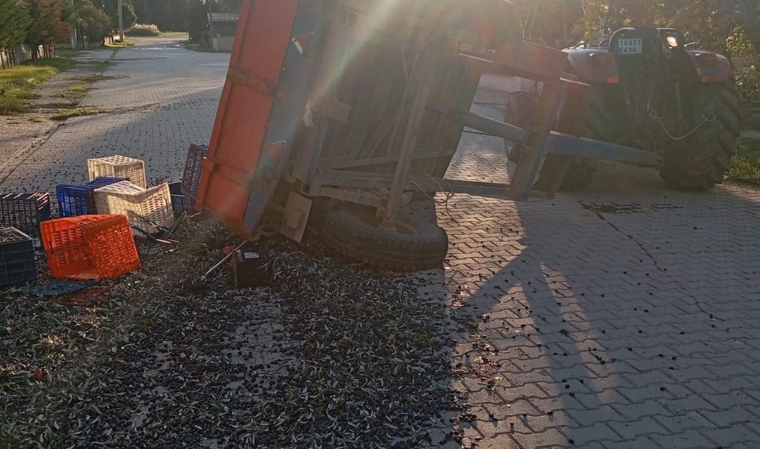 Erdek’te traktör römorku devrildi: 5 yaralı Erdek ‘te zeytin yüklü traktör römorkunun devrilmesi sonucu 5 kişi