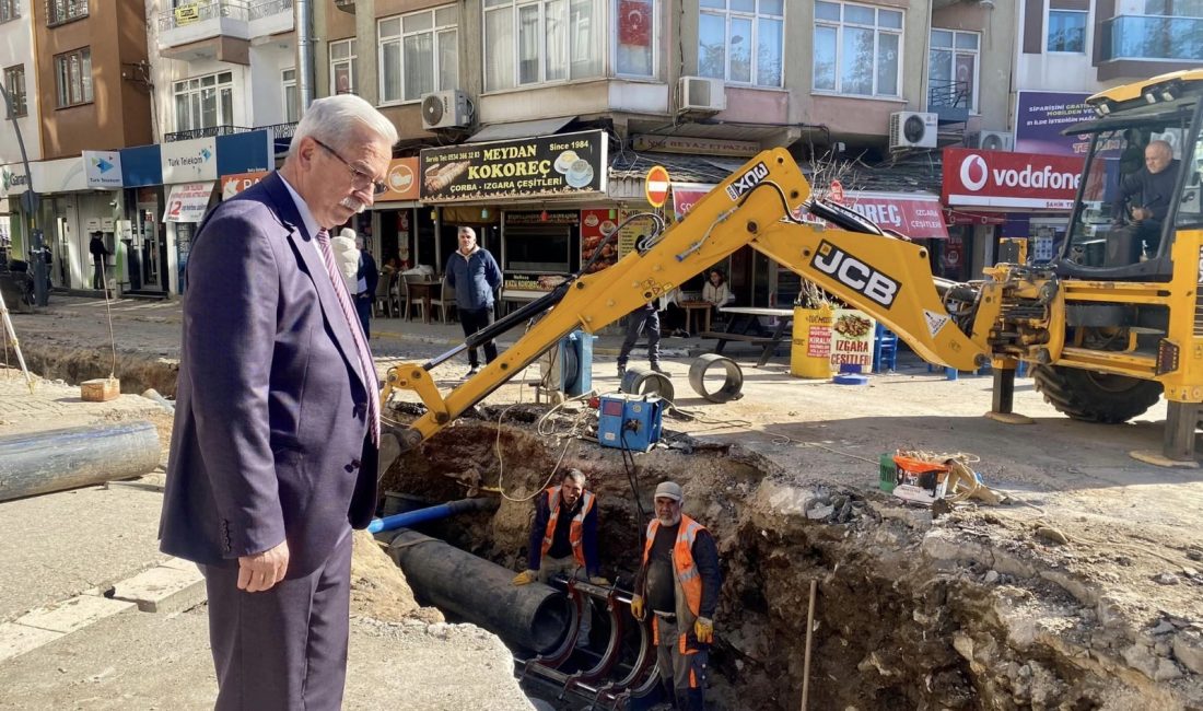 Erdek’te altyapı çalışmalarına start verildi Erdek Belediye Başkanı Burhan Karışık, ilçede başlatılan altyapı ve terfi