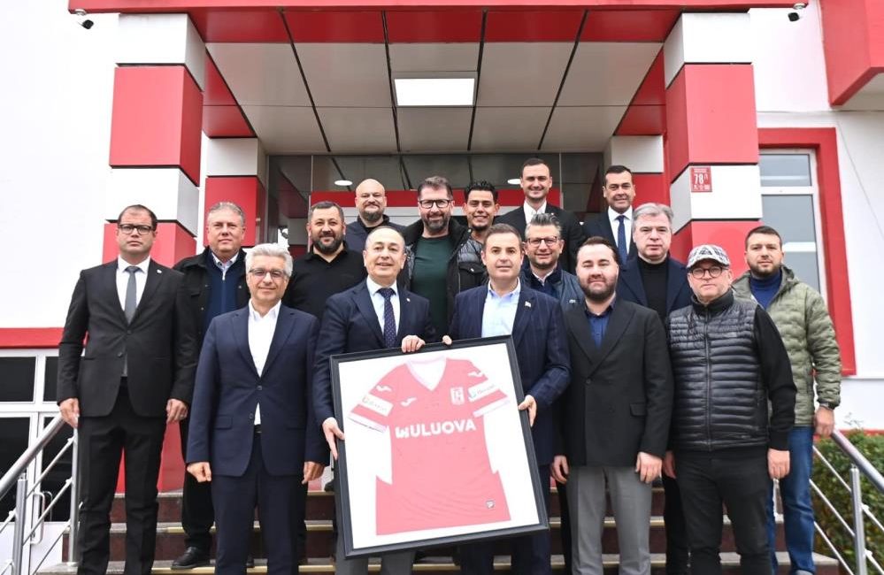 Balıkesir Büyükşehir Belediye Başkanı Ahmet Akın, Balıkesirspor Kulübü’nü ziyaret etti.
