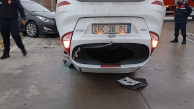 Altıeylül’de bulunan Organize Sanayi Bölgesinde meydana gelen çift taraflı trafik
