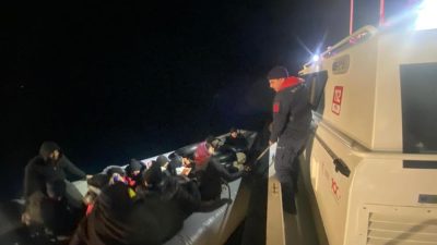 Ayvalık’ta, yasa dışı yollarla Yunanistan’ın Midilli Adası’na gitmek isteyen 9’u