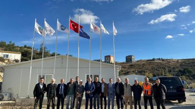 Bandırma Belediye Başkanı Dursun Mirza ve belediye yetkilileri, inşaatı devam