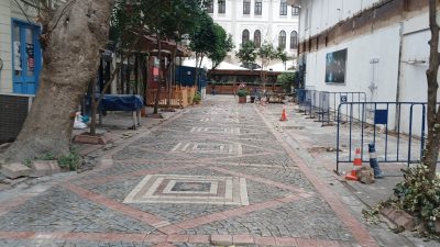 Saatçiler Caddesi Barış Manço Kültür Merkezi arka tarafında bulunan yaklaşık