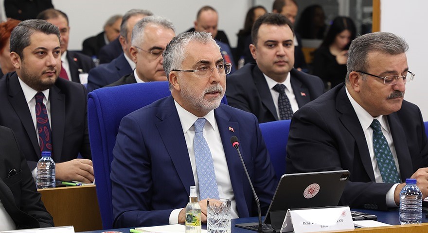 Bakan Işıkhan: “ABB’nin 8,4 milyar borcu var, borçlarını kapatma noktasında bir adım atmadılar, haciz uygulamaktan başka şey yapamayacağız” Çalışma ve Sosyal Güvenlik Bakanı Vedat Işıkhan, “Ankara Büyükşehir Belediyesi’nin
