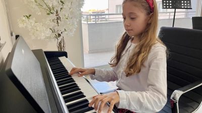 Bandırma’da, Balıkesir Büyükşehir Belediyesi Bandırma Konservatuarı, eğitimdeki yüksek standartlarıyla, öğrencilerini